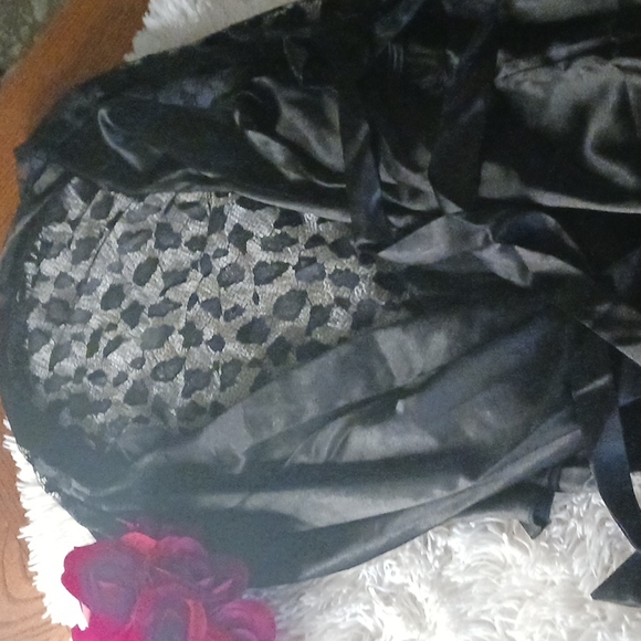 Black Robe - Picture 4 of 6